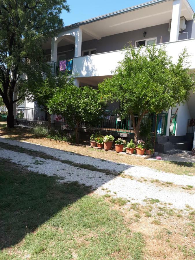 Apartmani Korina Starigrad Paklenica Exterior photo